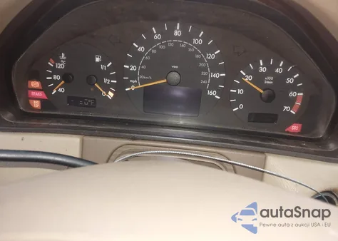 2001 Mercedes-Benz E 320 z USA, uszkodzony, nr VIN WDBJF65J51B285323